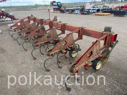 3883-INTERNATIONAL HARVESTER 183 6 ROW DANISH TINE CULTIVATOR