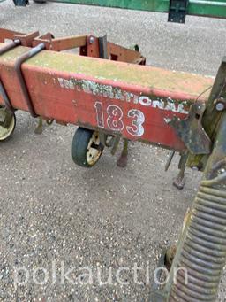 3883-INTERNATIONAL HARVESTER 183 6 ROW DANISH TINE CULTIVATOR