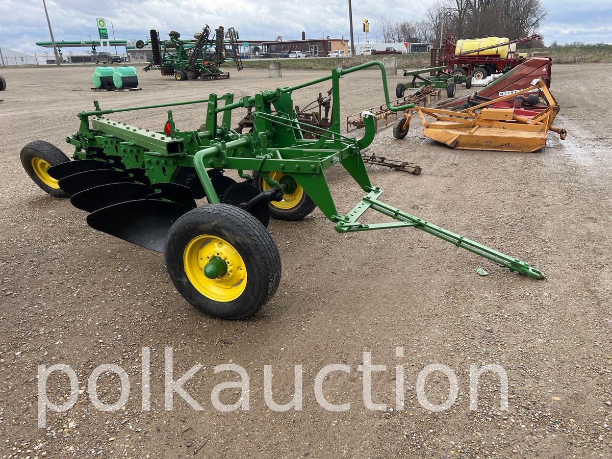 3906-JOHN DEERE 4 BOTTOM PLOW PULL TYPE