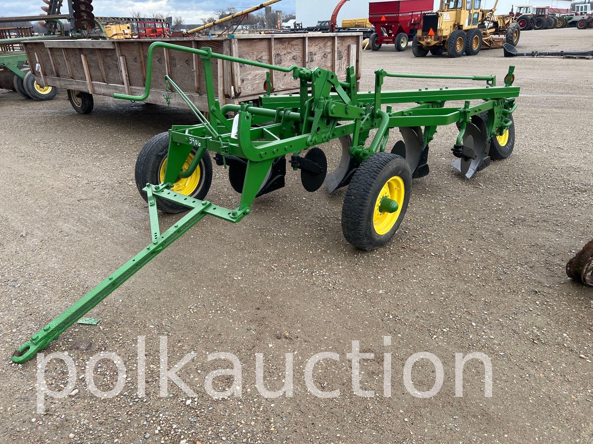 3906-JOHN DEERE 4 BOTTOM PLOW PULL TYPE