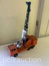 VINTAGE TRUCK CRANE TOY