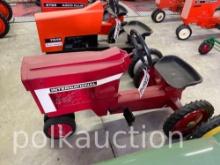 INTERNATIONAL HARVESTER 66 SERIES PEDAL TRACTOR