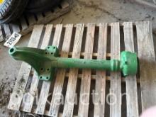 2153-JOHN DEERE AW FRONT PEDESTAL (A1047R)