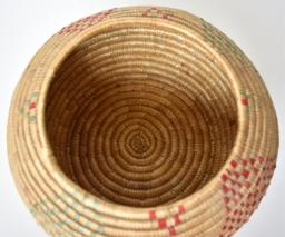 ANTIQUE ESKIMO (HOOPER BAY) COVERED BASKET