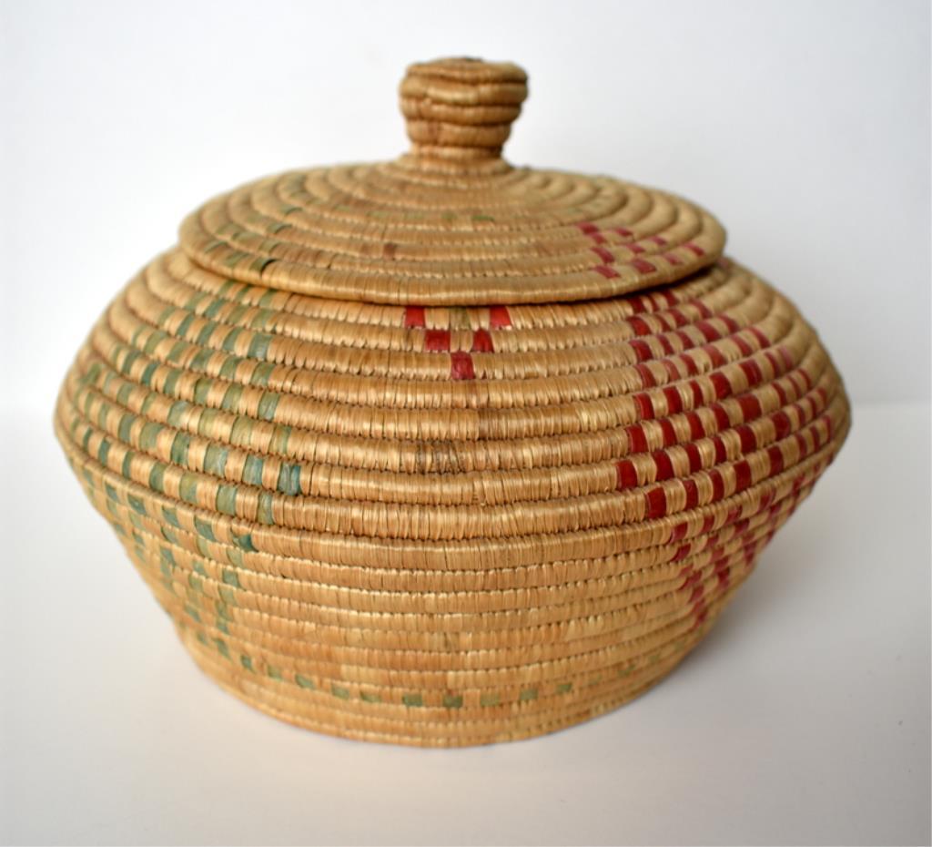 ANTIQUE ESKIMO (HOOPER BAY) COVERED BASKET