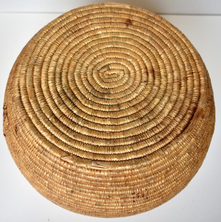 ANTIQUE ESKIMO BASKET