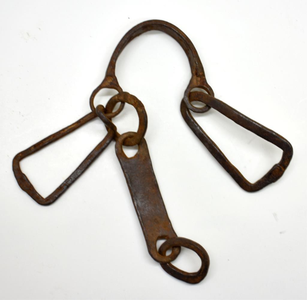 HAND FORGED CAST IRON RESTRAINT / BIT