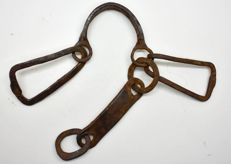 HAND FORGED CAST IRON RESTRAINT / BIT