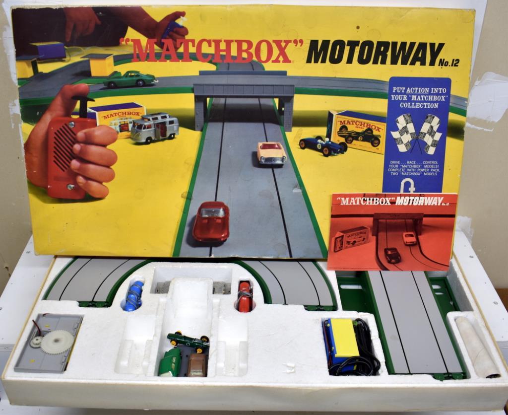 MATCHBOX MOTORWAY #12 SLOT CAR RACING SET