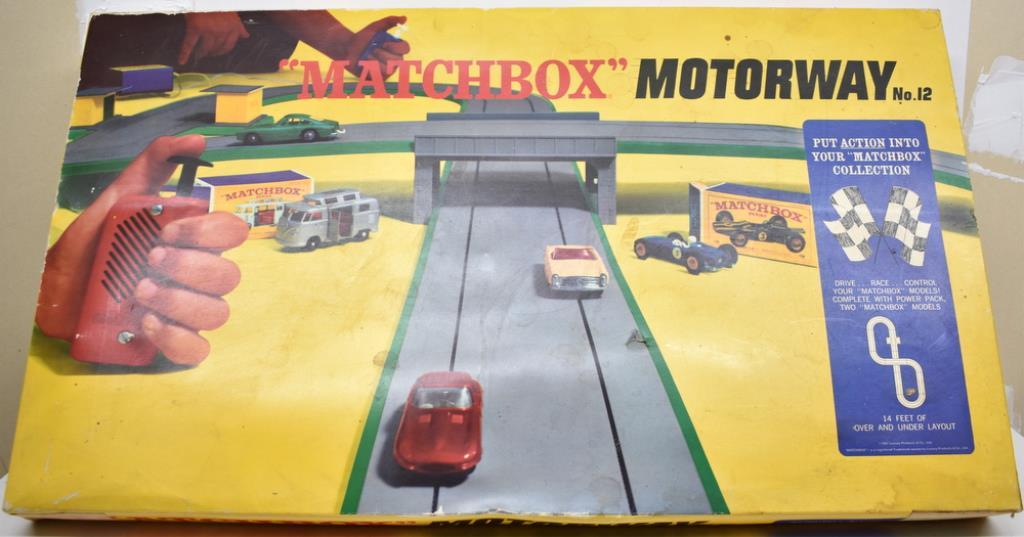 MATCHBOX MOTORWAY #12 SLOT CAR RACING SET