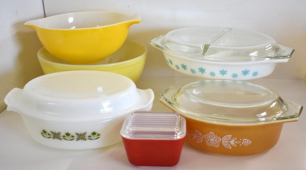 ASSORTED VINTAGE PYREX