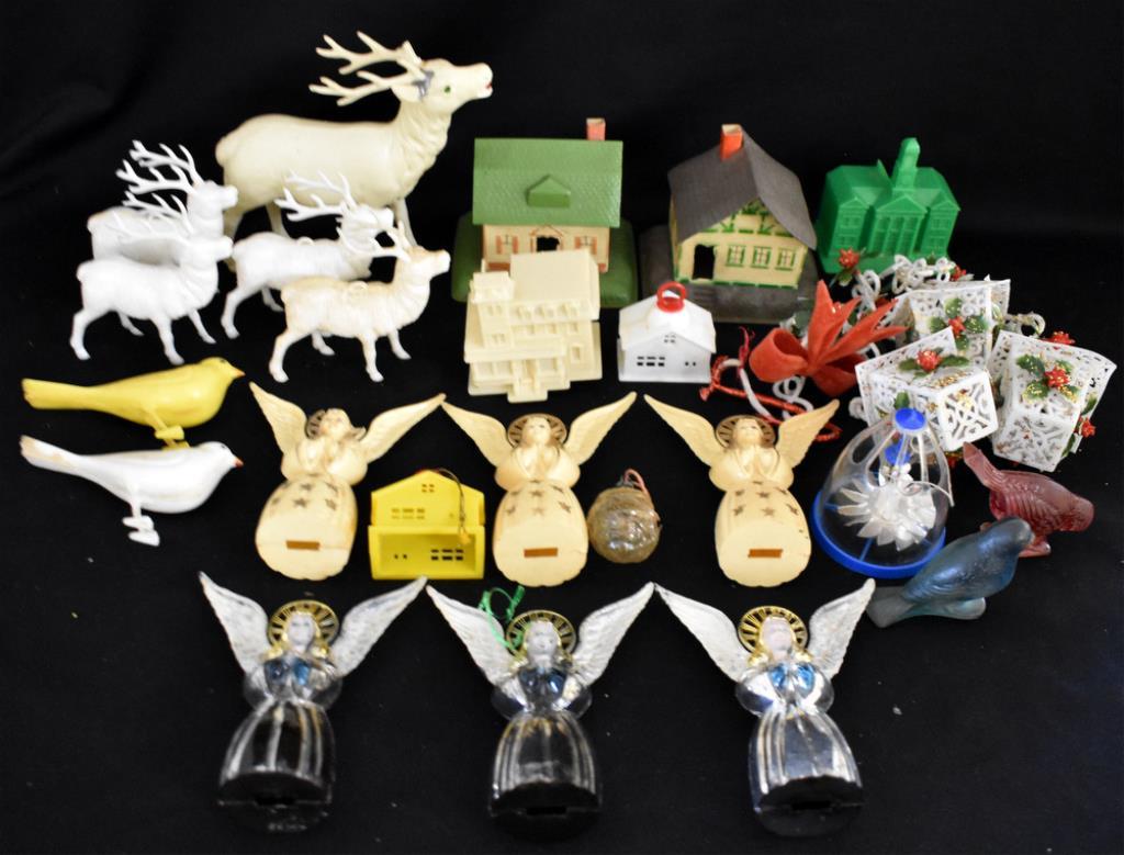 ASSORTED 1940s PLASTIC CHRISTMAS DECORATIONS