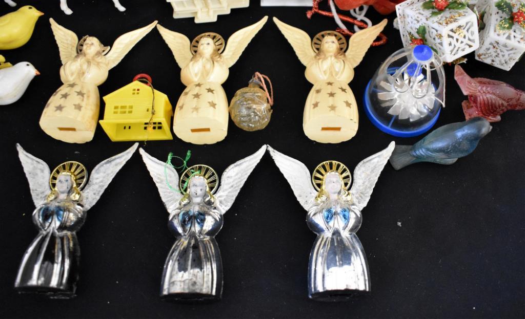 ASSORTED 1940s PLASTIC CHRISTMAS DECORATIONS