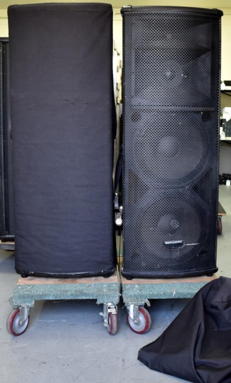 TWO MACKIE SA1532z ACTIVE SPEAKERS