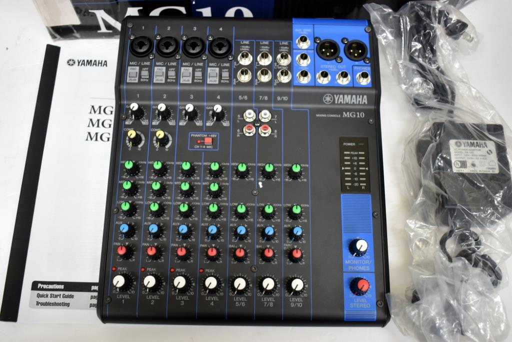 YAMAHA MG10 MIXING CONSOLE (NIB)