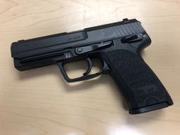 HECKLER & KOCH USP SEMI AUTOMATIC HANDGUN, SN:22074724M SYNTHETIC, .40 S&W,