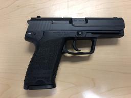 HECKLER & KOCH USP SEMI AUTOMATIC HANDGUN, SN:22074724M SYNTHETIC, .40 S&W,