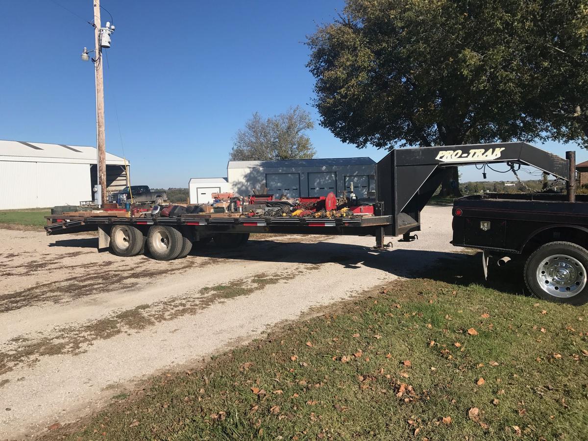 2006 Pro-Trak 25’ GN Flatbed Trailer, 20K GVW, Dove, Tandem Duals, Ramps, Elec. Brakes