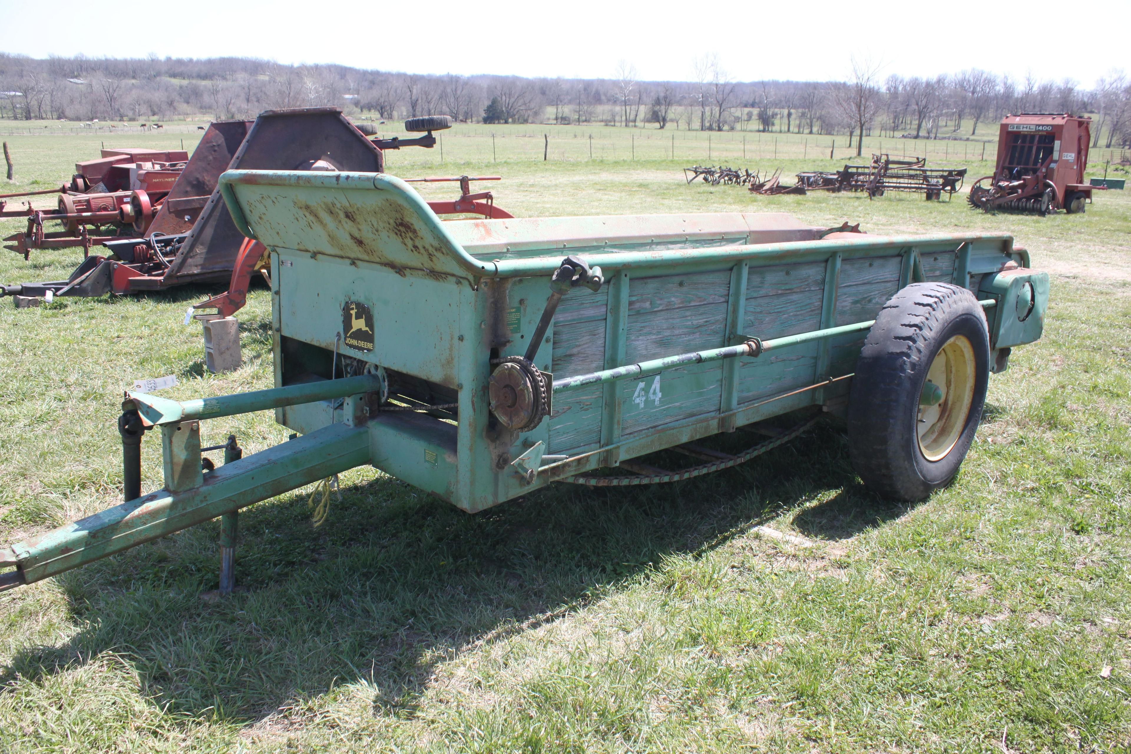 John Deere Manure Spreader CN: 2533