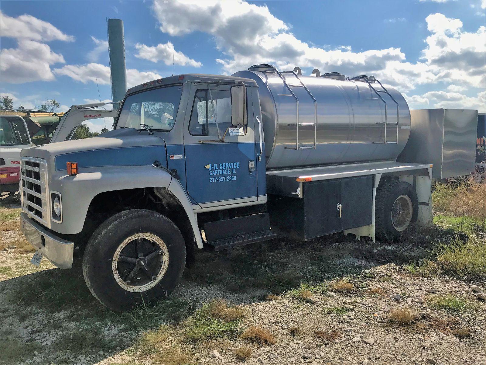 ‘80 International S1800 Truck w/ 1600 Gallon Stainless Bulk Liquid Tank