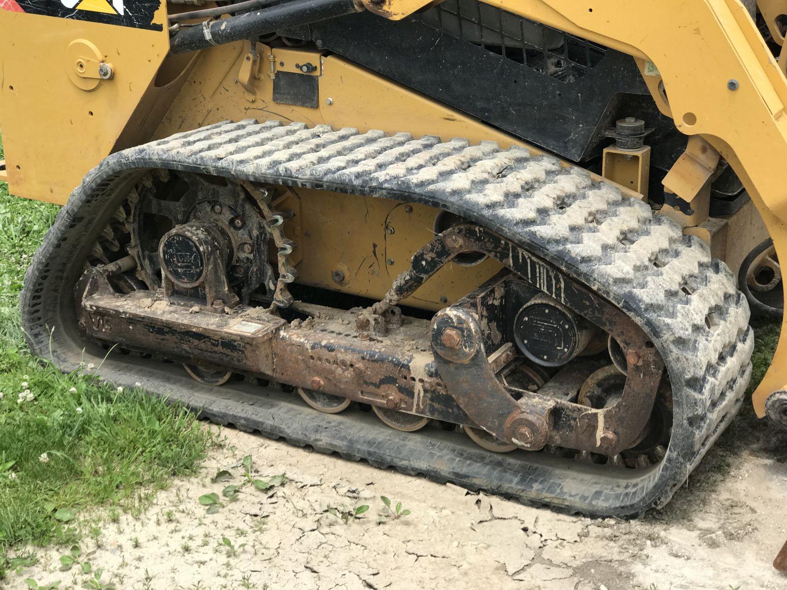 1. ‘15 Caterpillar 236D Skid Steer Loader