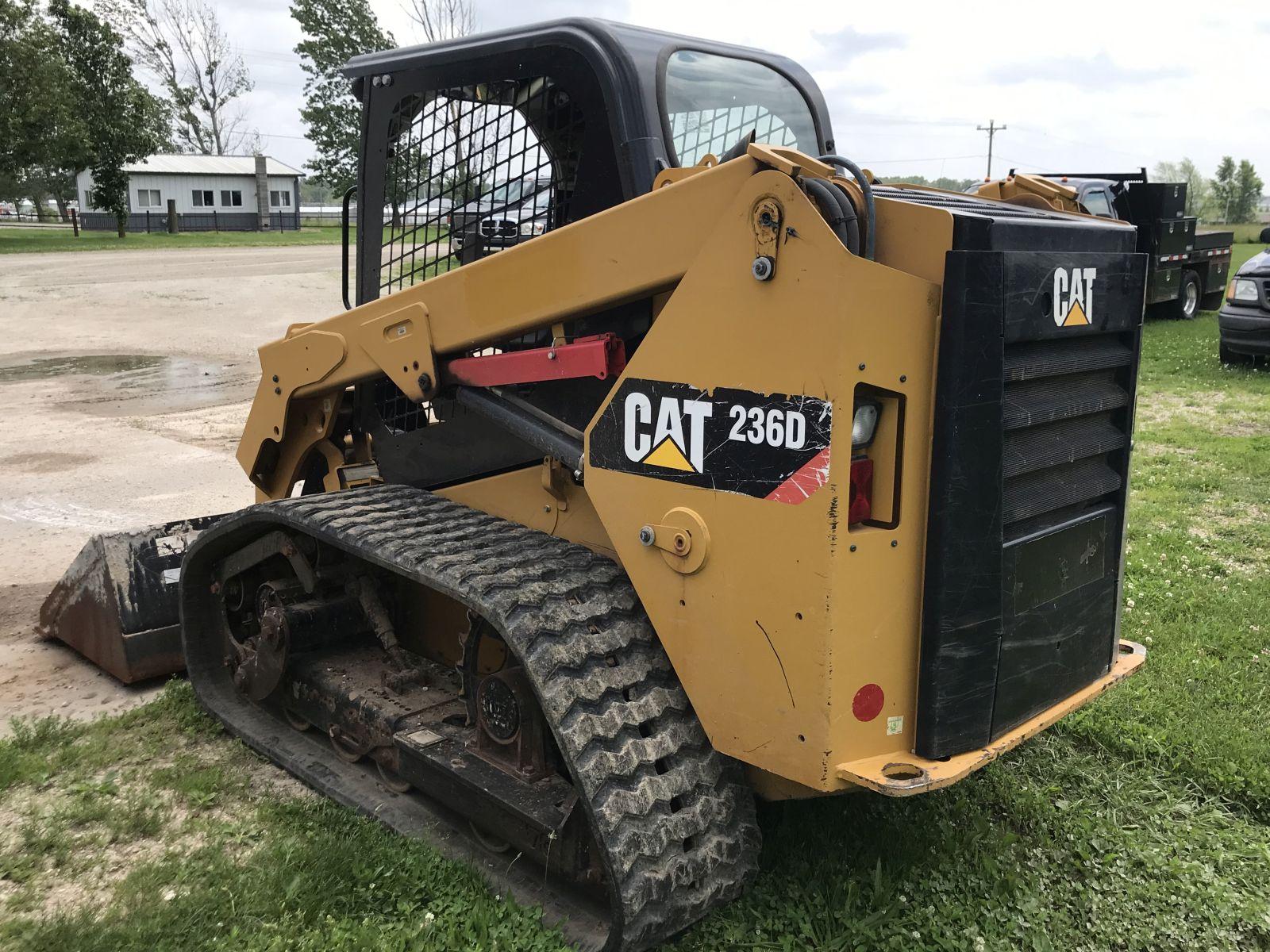 1. ‘15 Caterpillar 236D Skid Steer Loader