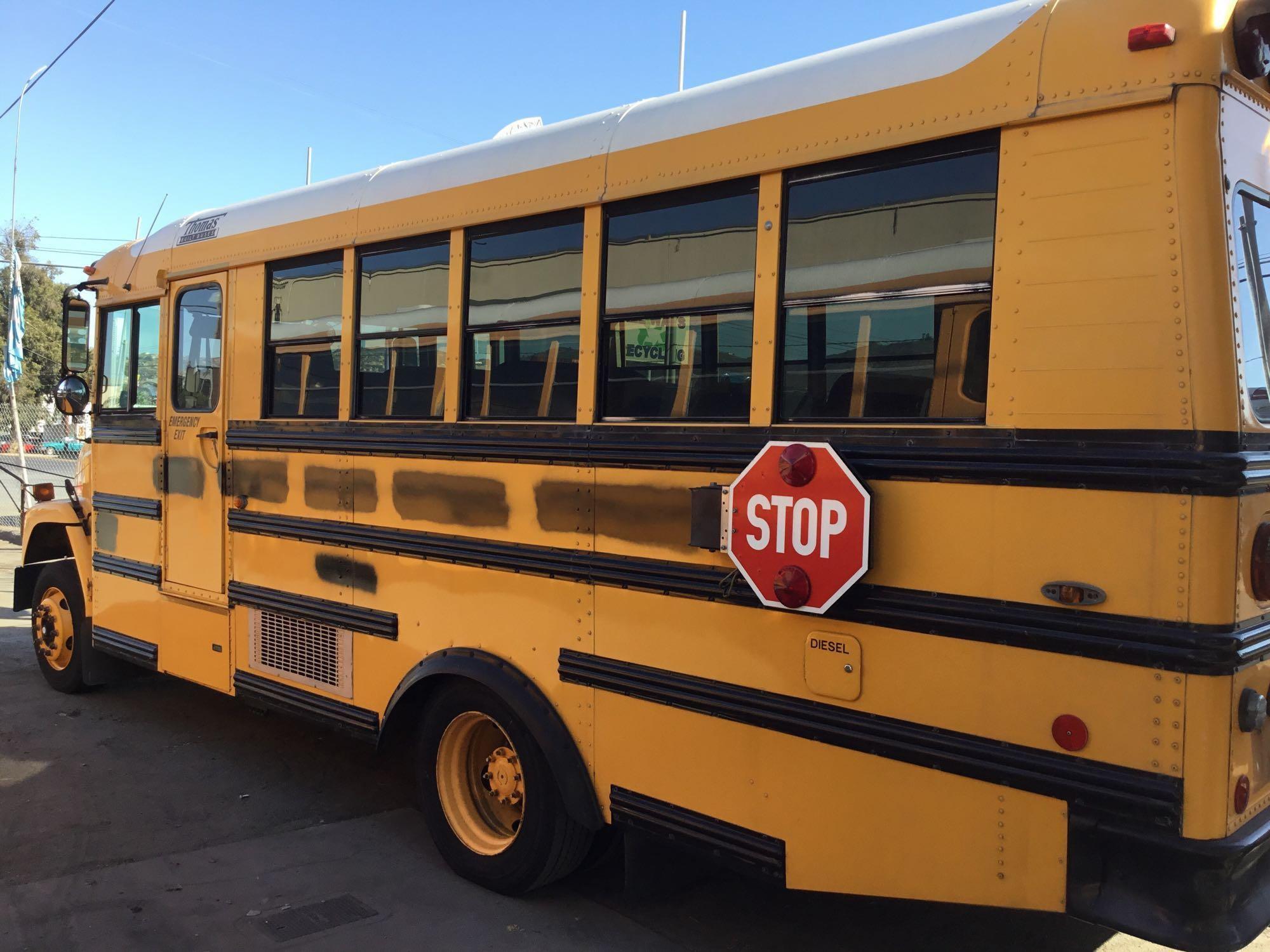 2001 Freightliner 14 passenger THOMAS BUILT school bus ***NON-RUNNING!!!!***