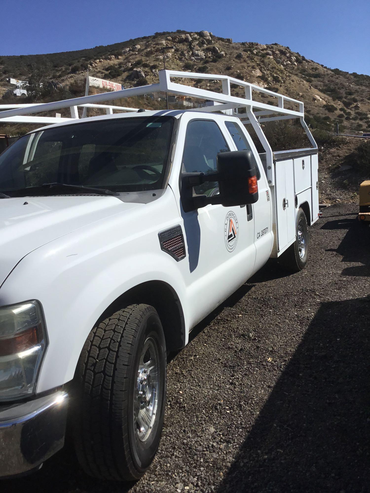 2007 Ford F-350 Super Duty Lariat SuperCab 2WD 6.4L V8 OHV 32V TURBO DIESEL, Service Body