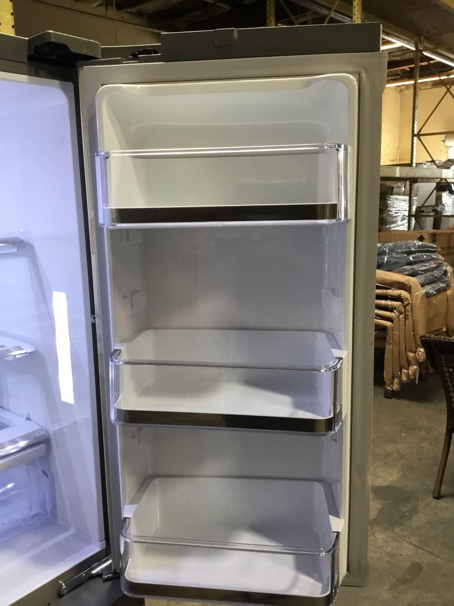 Samsung 28 cu. ft. 4-Door French Door Food Showcase Refrigerator