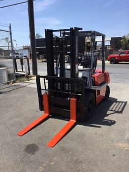 Toyota 4-Cylinder Gasoline Powered Forklift with pneumatic tires