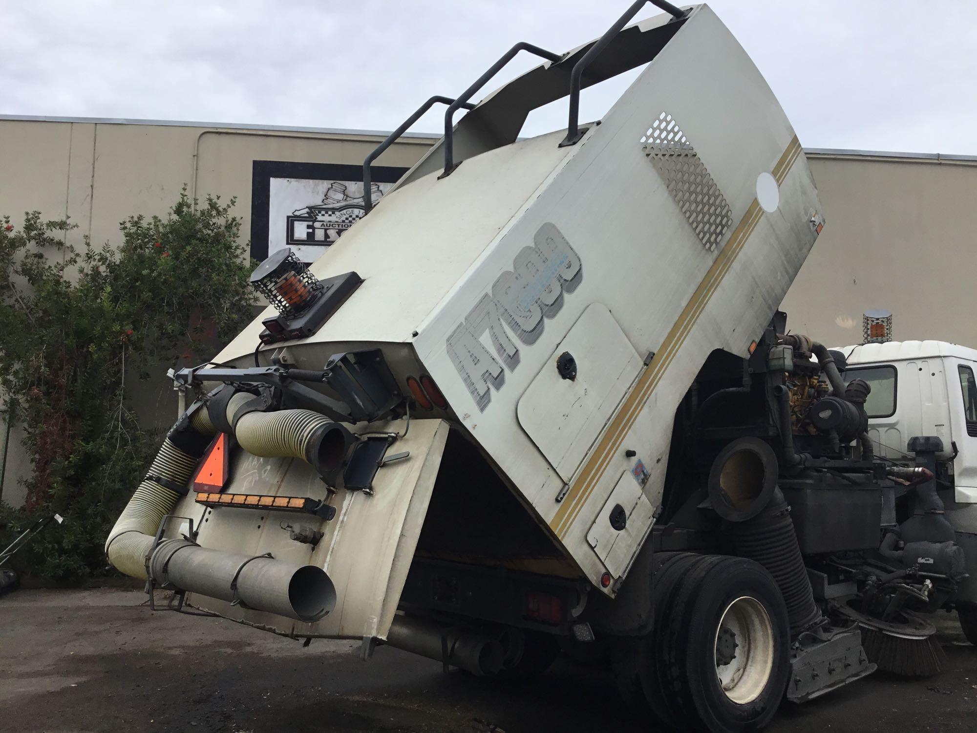 2008 GMC L6 7.8L T7500 Street Sweeper