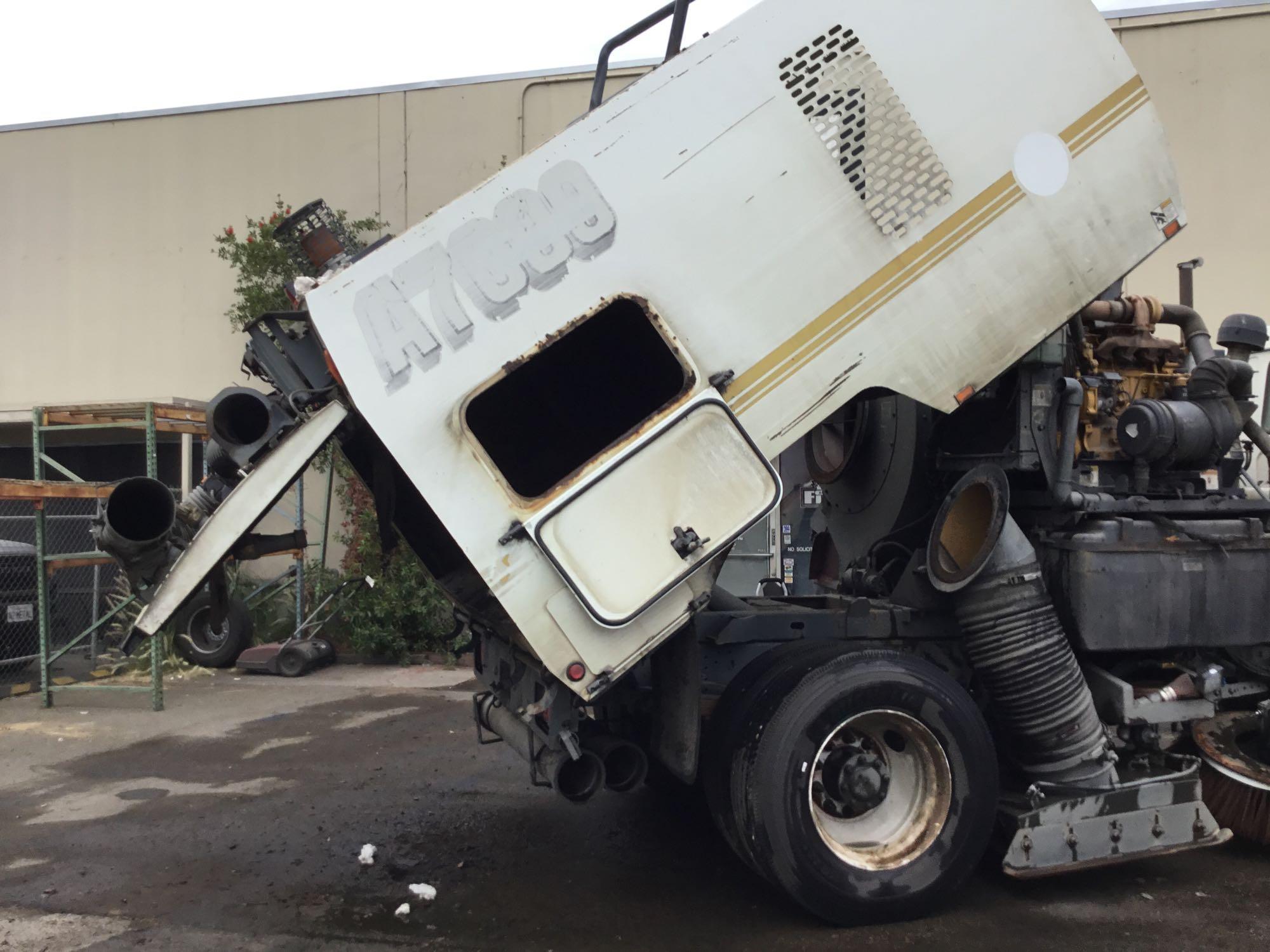 2008 GMC L6 7.8L T7500 Street Sweeper