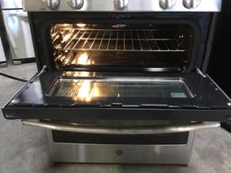 G.E. Double Oven Gas Range with Convection Lower Oven