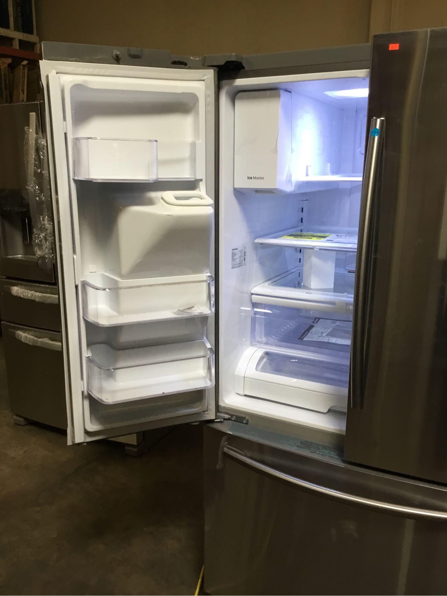 Samsung 25 cu. ft. French Door Refrigerstor with External Water & Ice Dispenser**GETS COLD**