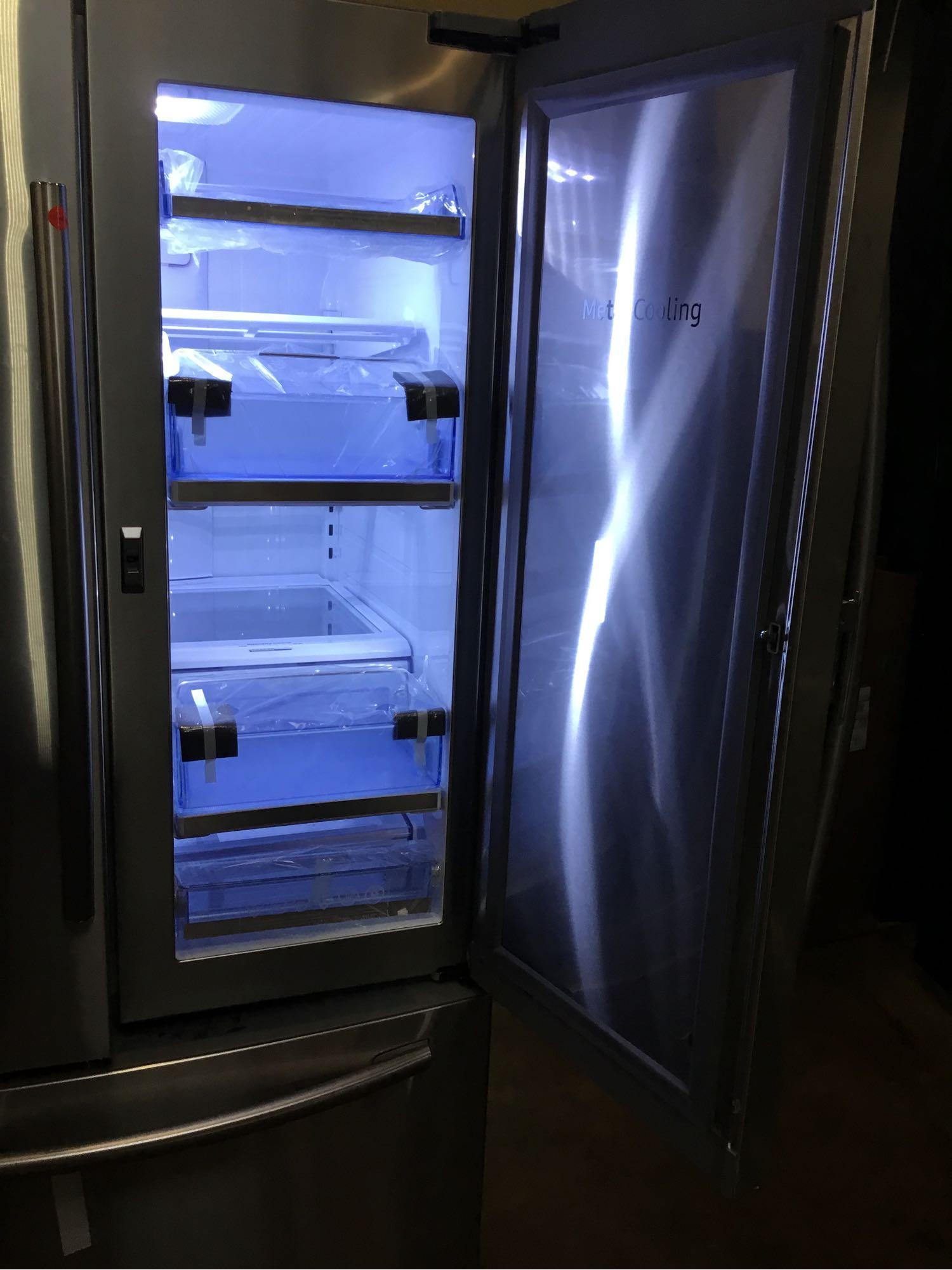 Samsung 28 cu. ft. 3-Door French Door Food ShowCase Refrigerator**GETS COLD**