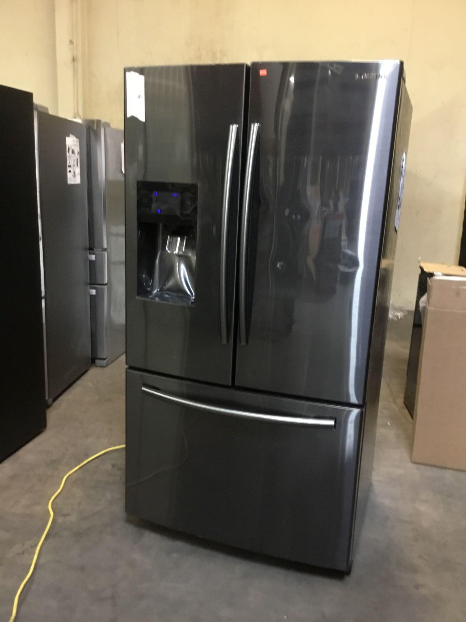 Samsung 25 cu. ft. French Door Refrigerator with External Water & Ice Dispenser**GETS COLD**