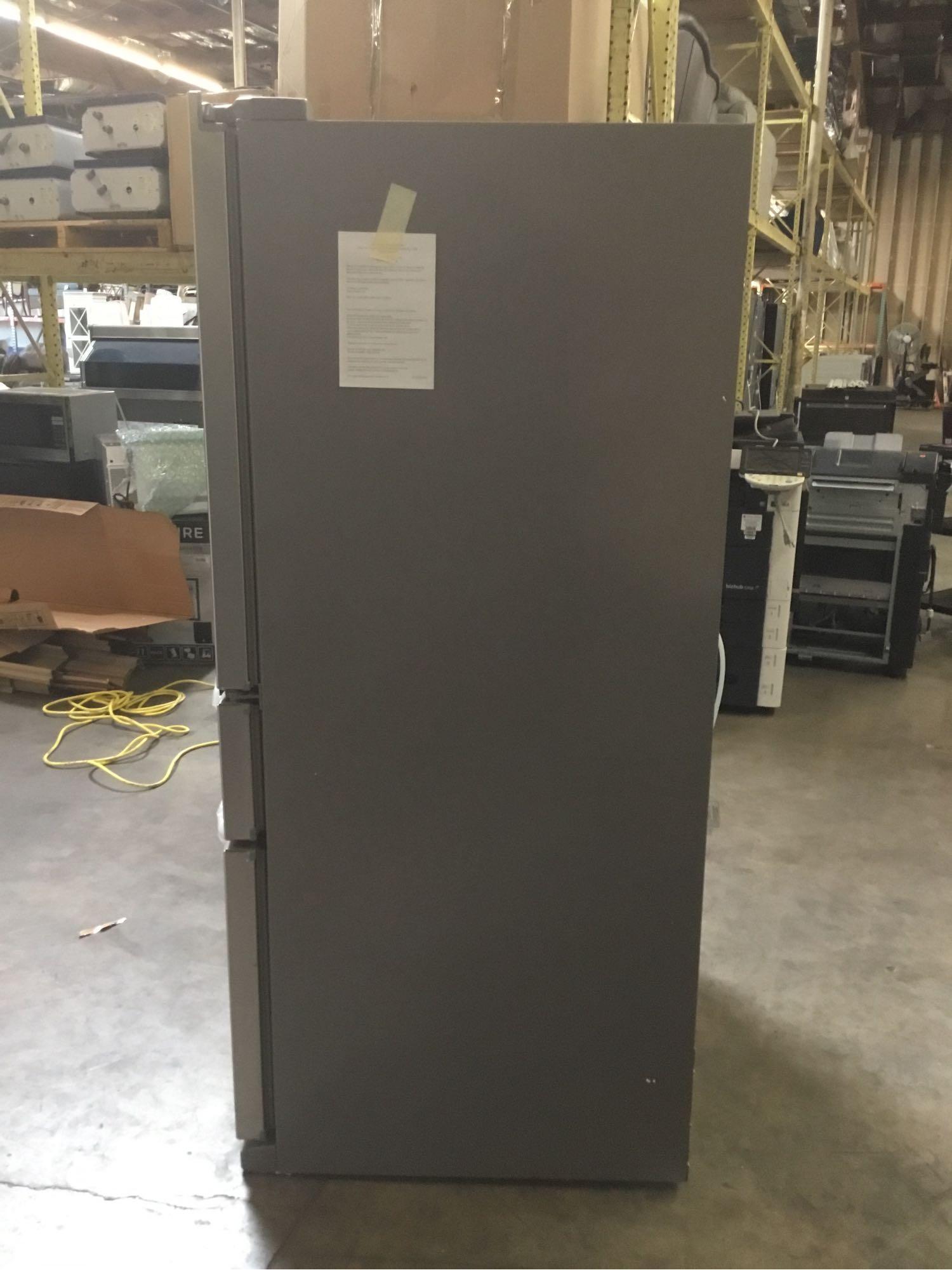 Whirlpool 36 in. Wide French Door Refrigerator with External Refrigerated Drawer**GETS COLD**