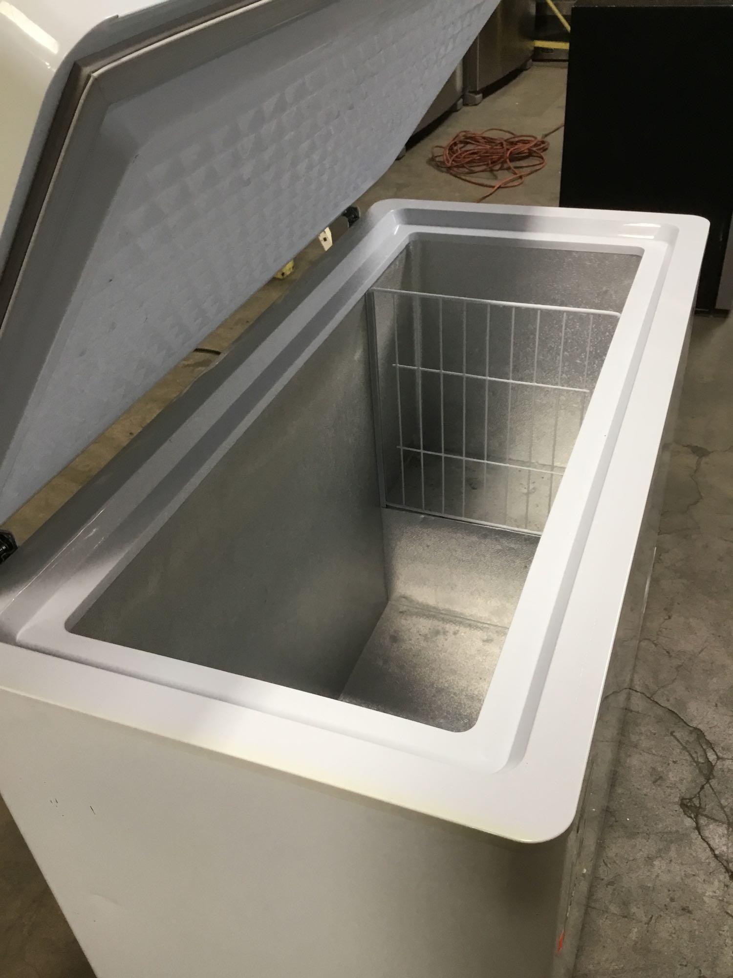 Danby 7.1 cu.ft. Chest Freezer**GETS COLD**