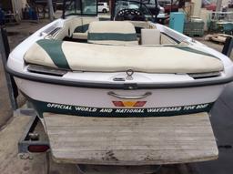 1999 Air Nautique 21 ft Wake Board Tow Boat With V8 5.8L**VIDEO OF BOAT RUNNING IN DESCRIPTION**