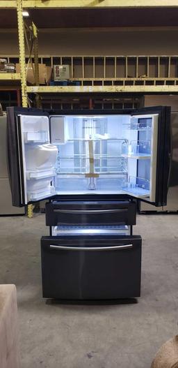Samsung 28 cu. ft. 4-Door French Door Food Showcase Refrigerator***GETS COLD***