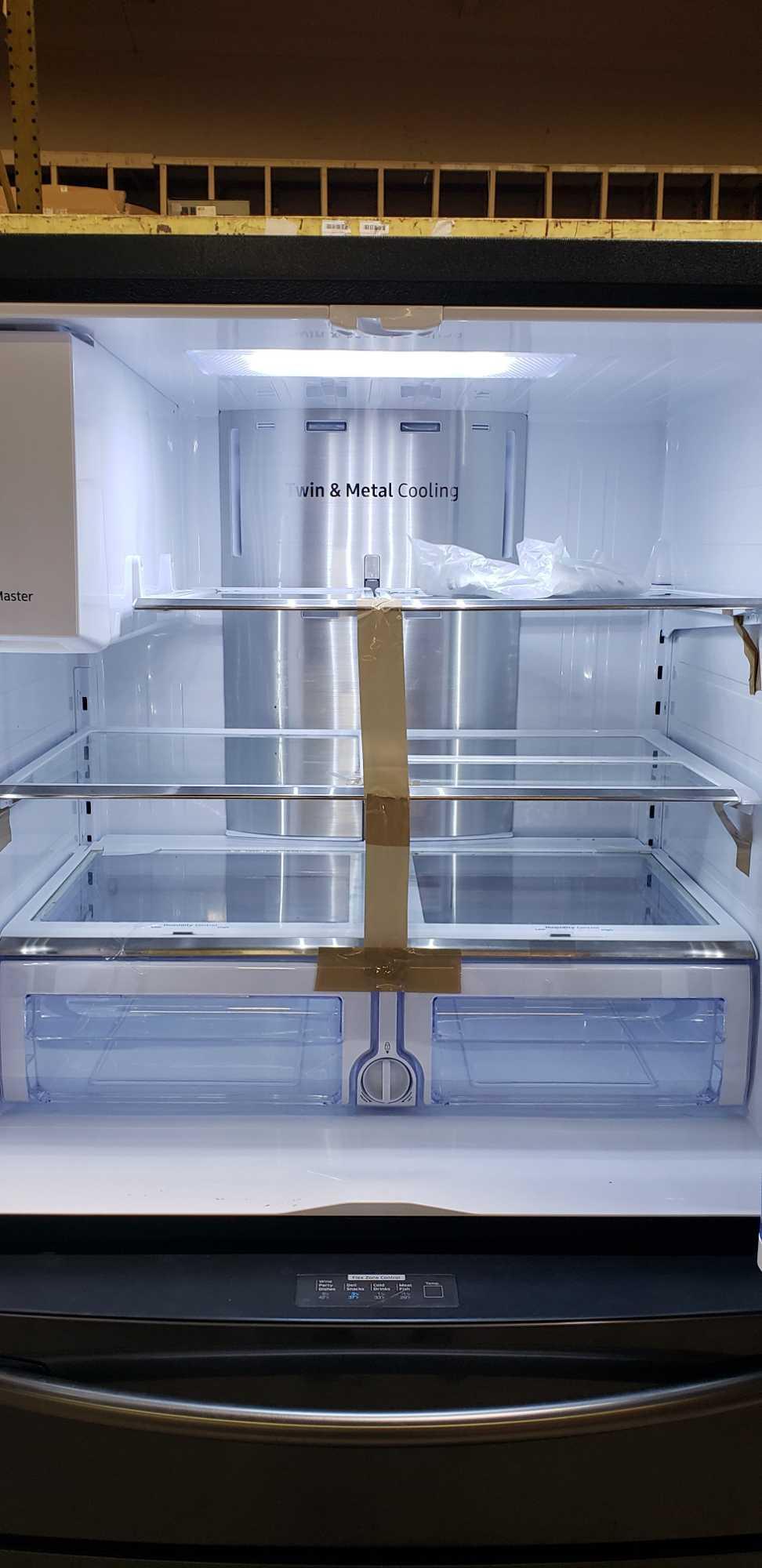 Samsung 28 cu. ft. 4-Door French Door Food Showcase Refrigerator***GETS COLD***