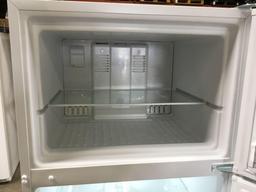 Whirlpool 19.2 cu. ft. Top Freezer Refrigerator ***GETS COLD***