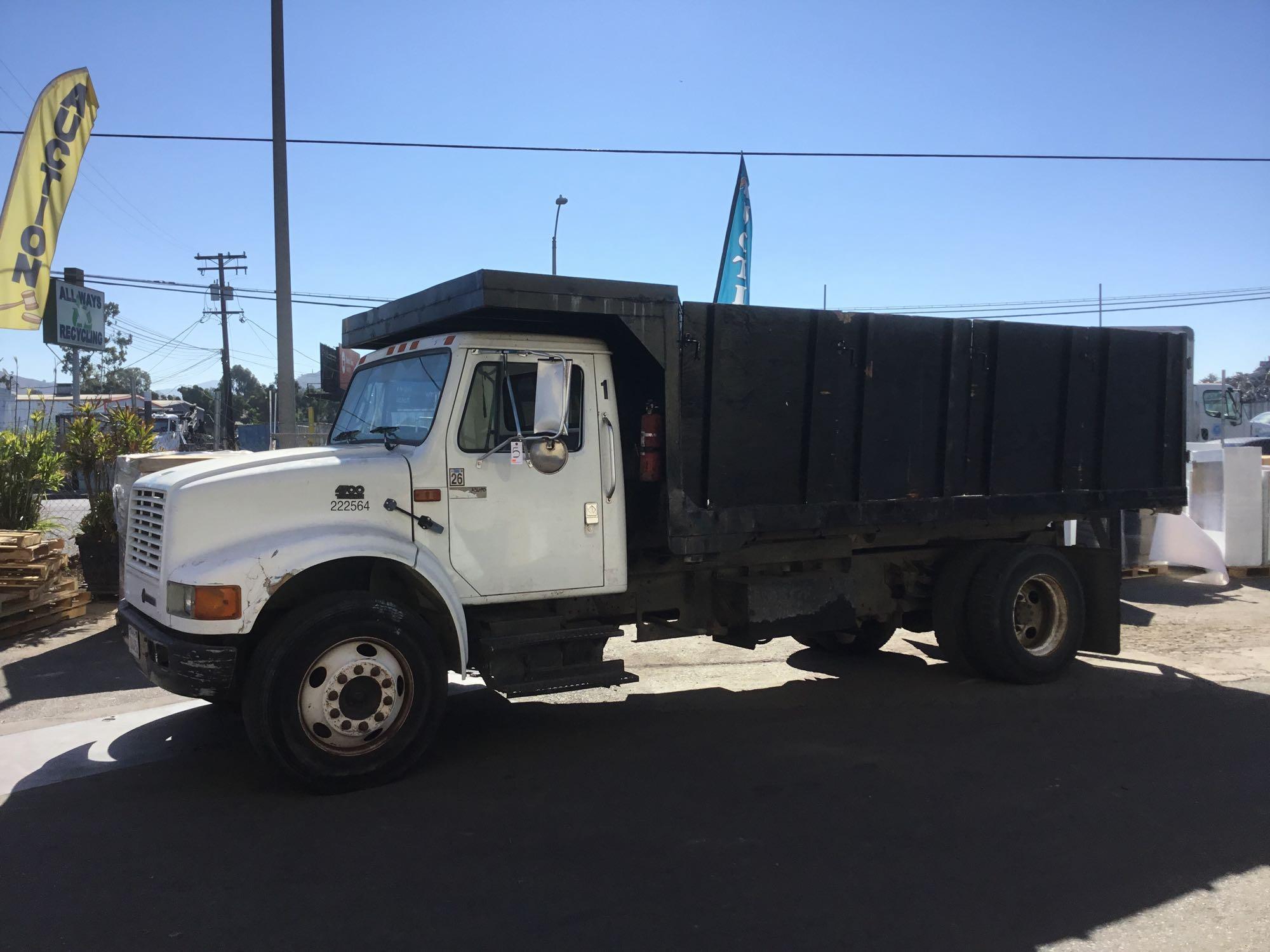 2000 International 4700 T444E Scissor Lift/Tilt Roofing Truck 7.3L V8 Turbo Charged