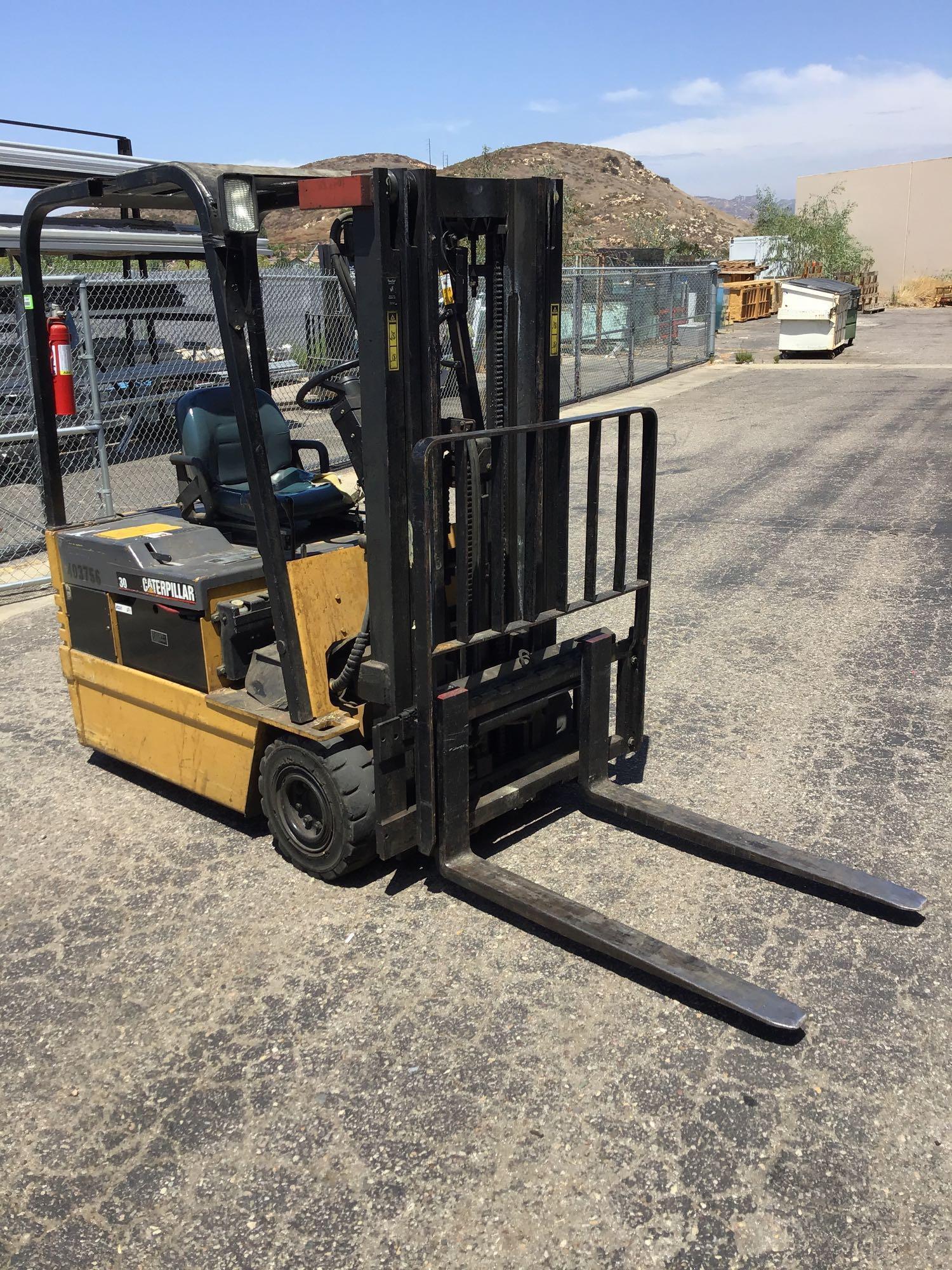 CATERPILLAR 3000LBS Capacity 36V Electric Fork Lift With Side Shift and Charger