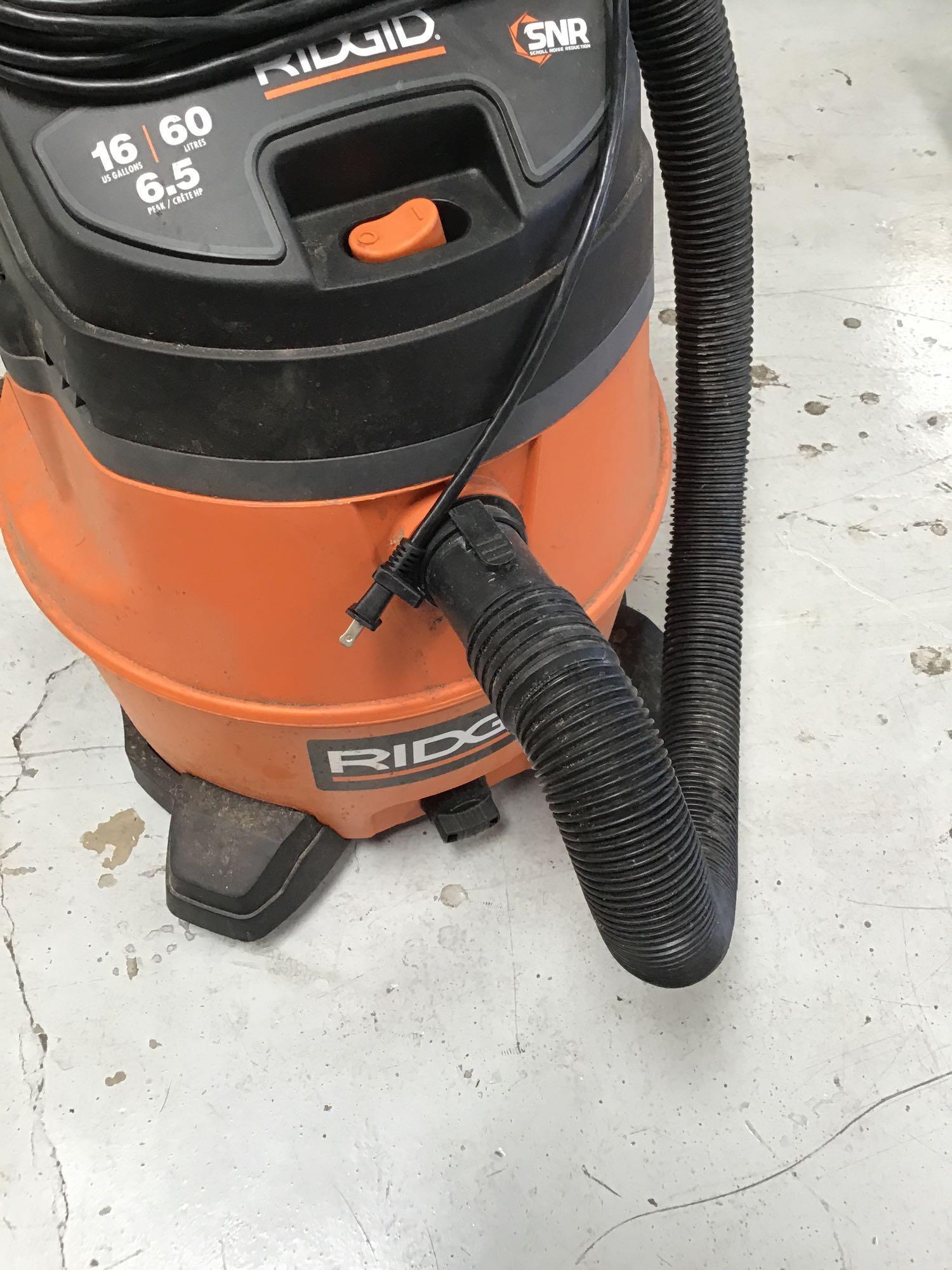 RIGID 16 Gallon Wet/Dry Vaccuum With Accessories