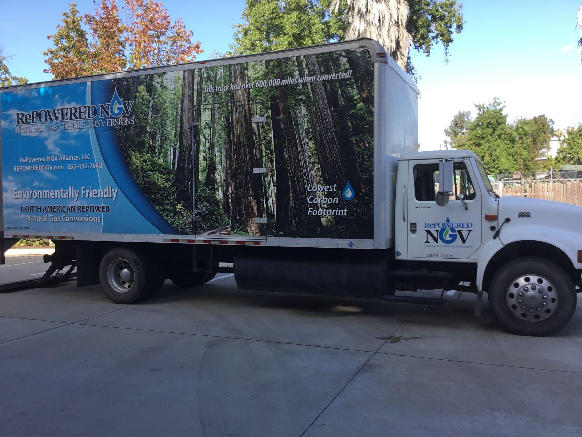 2000 International 4700 CNG 24ft. Box Truck with Lift Gate and Side Access Door