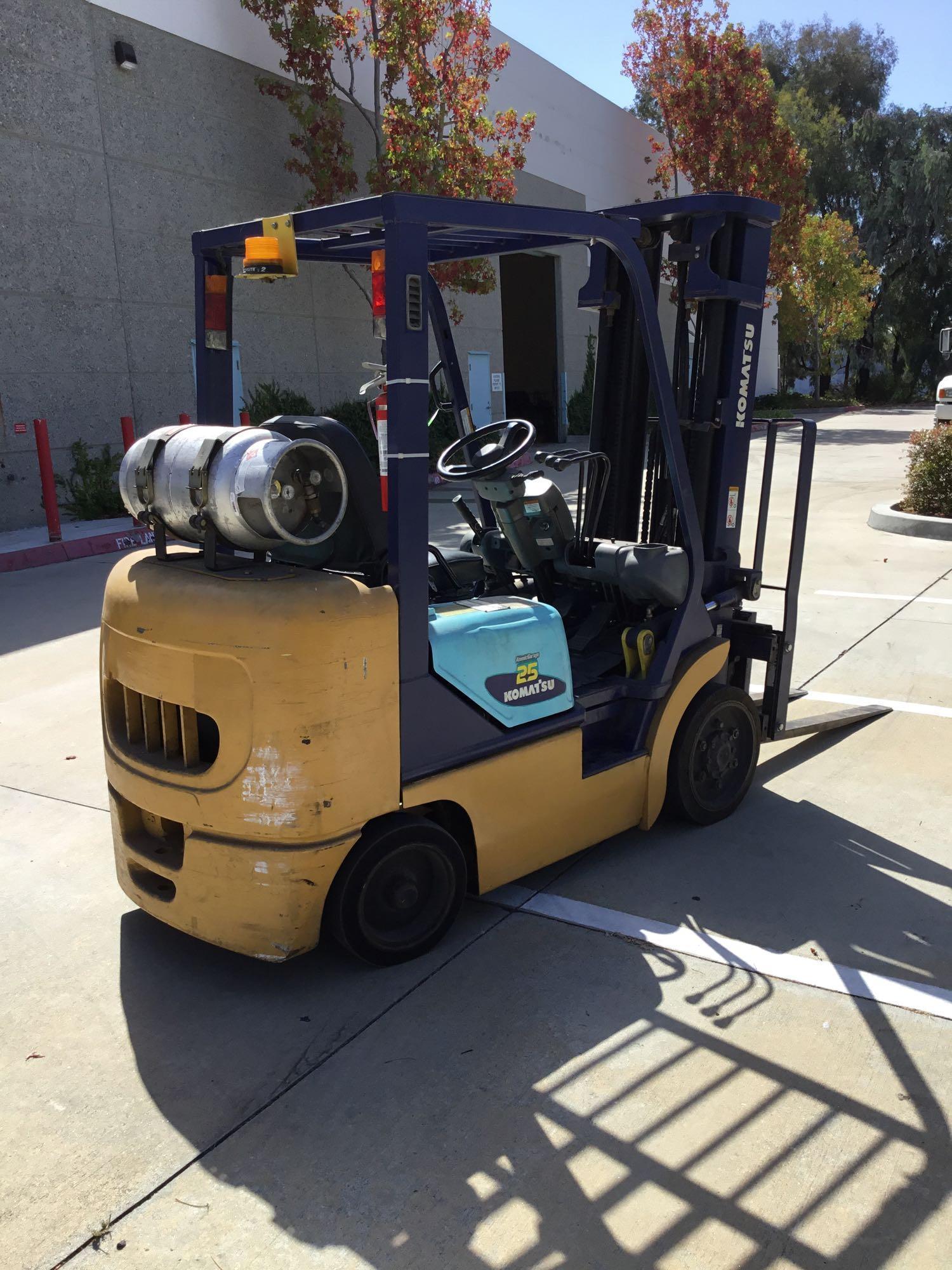 KOMATSU 5000lb Capacity LPG Forklift with Triple Stage Mast and Side Shift