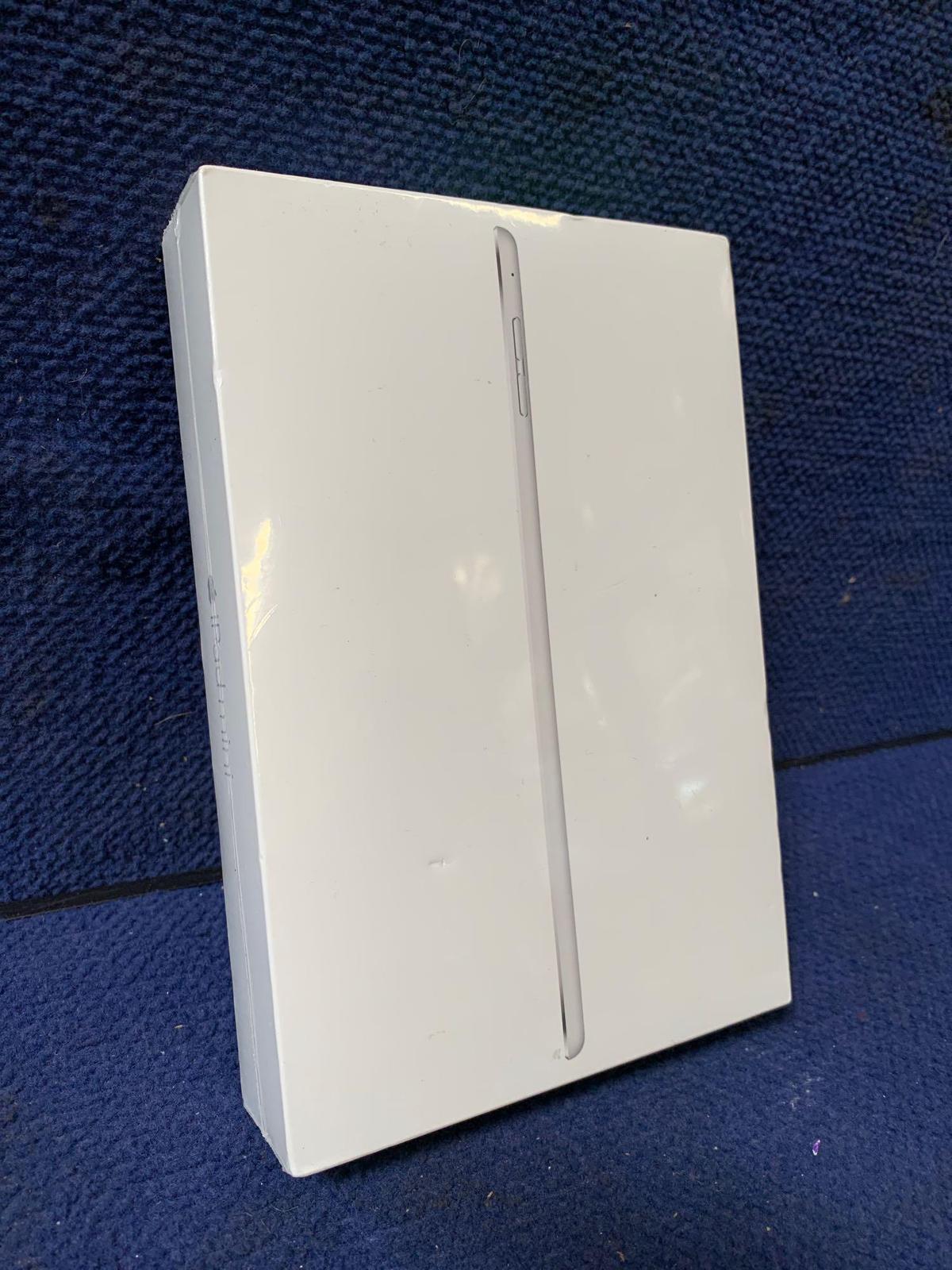 ***NEW*** iPad mini4