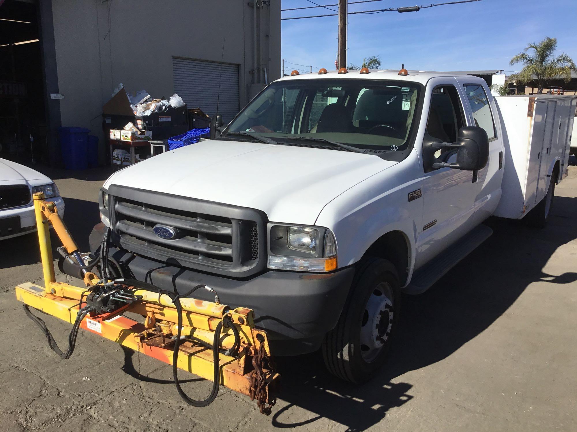 2003 Ford F-450 XL Crew Cab with KNAPHEIDE Service Body and BEMIS Post Puller