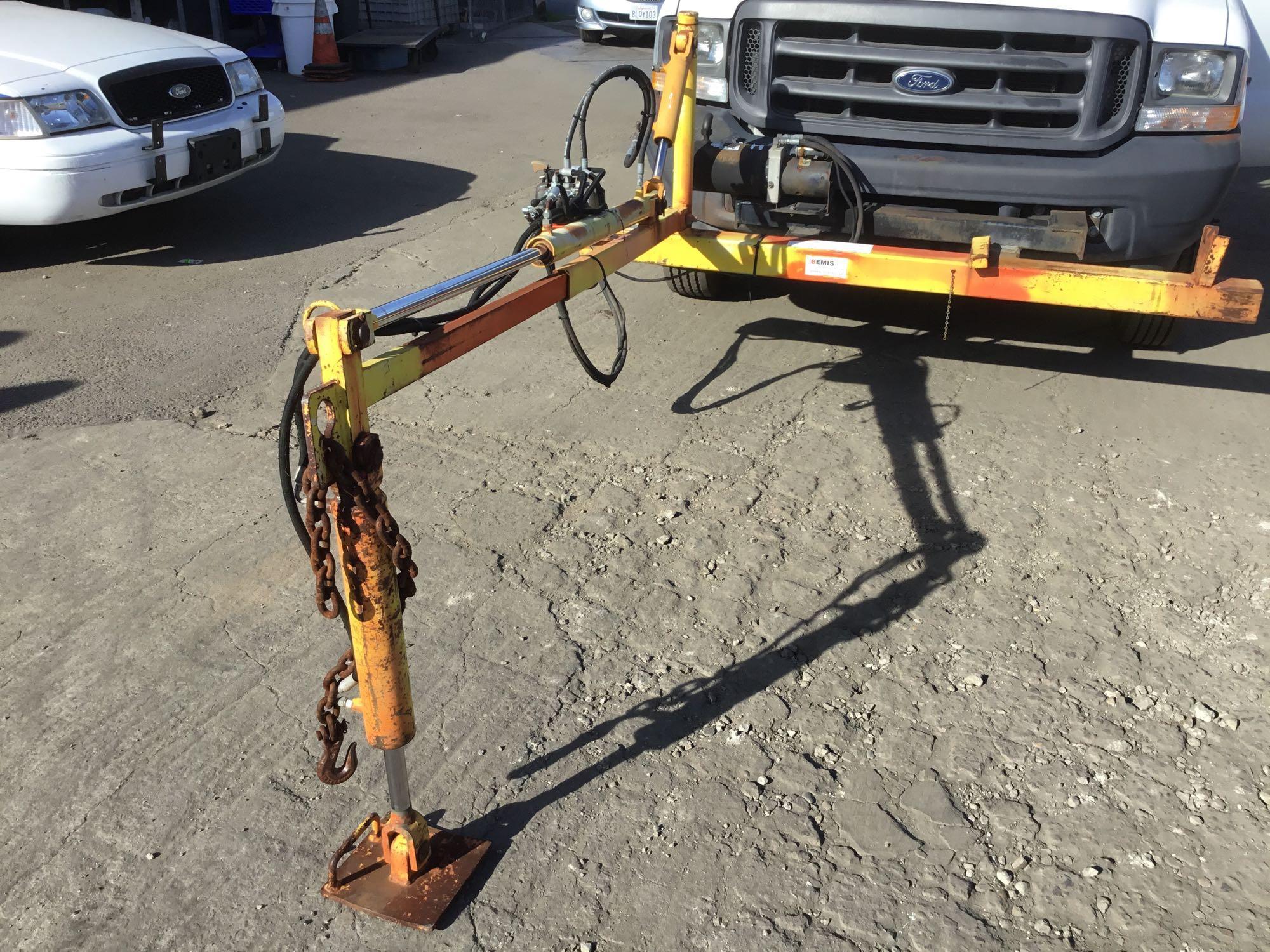 2003 Ford F-450 XL Crew Cab with KNAPHEIDE Service Body and BEMIS Post Puller